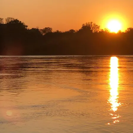 Spacieux Equipe A Proximite De La Loire شقة