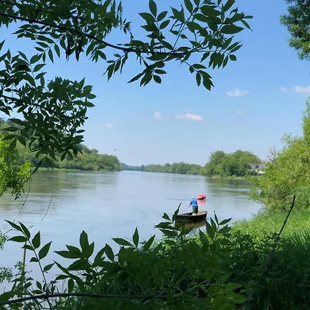 Spacieux Equipe A Proximite De La Loire Apartment